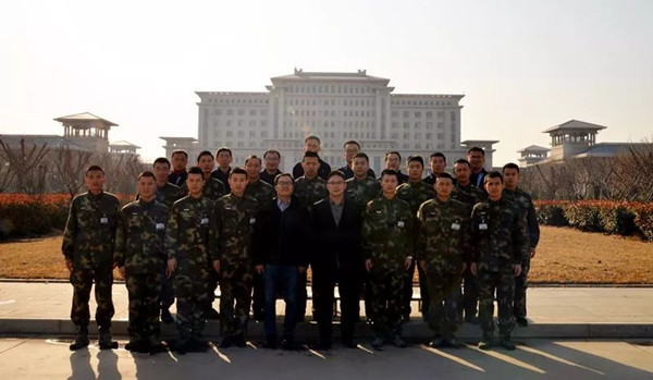 学员妖精APP下载官网合影